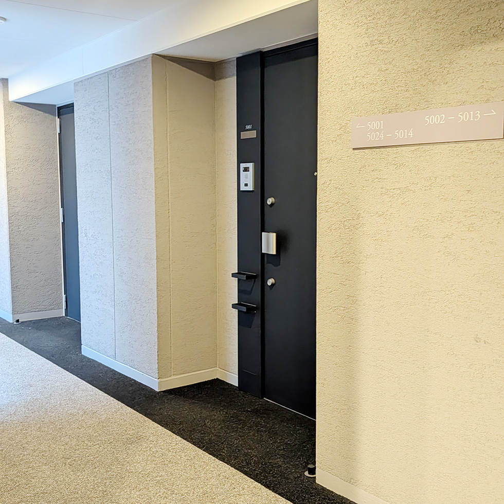 FPアートリエールの道順11｜⑪ エレベーターで50Fで降り左に進み、2番目の部屋が事務所です